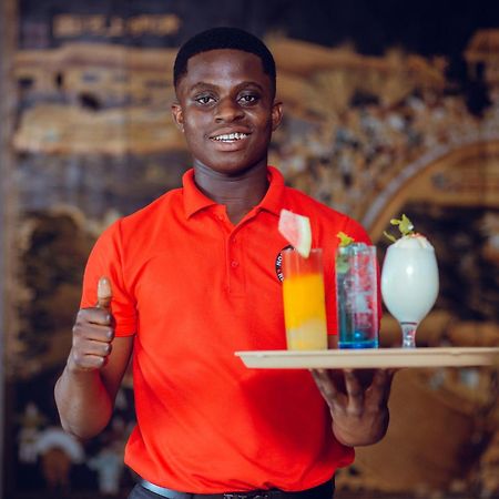 Noble House Hotel Kumasi Esterno foto