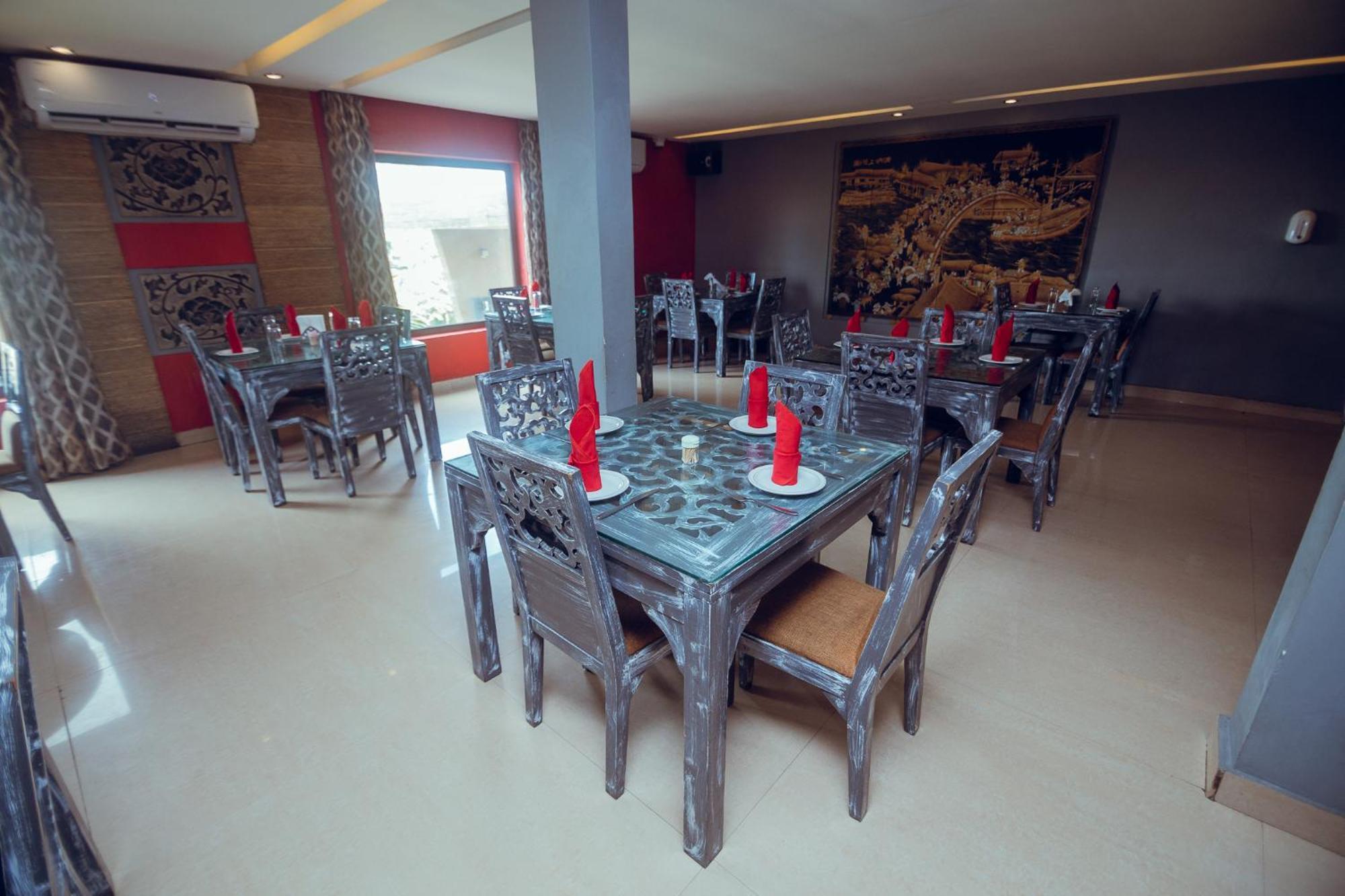 Noble House Hotel Kumasi Esterno foto