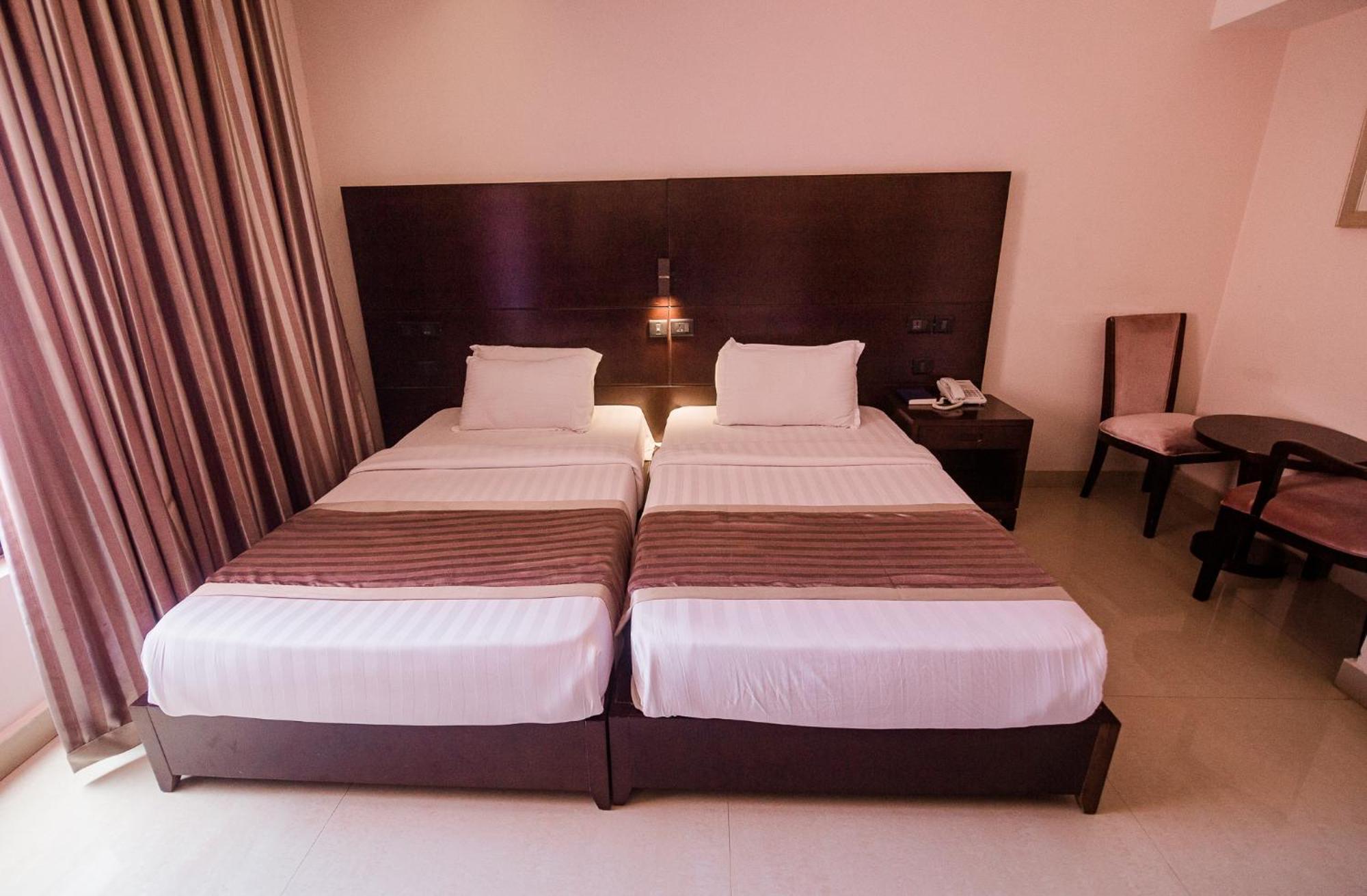 Noble House Hotel Kumasi Esterno foto