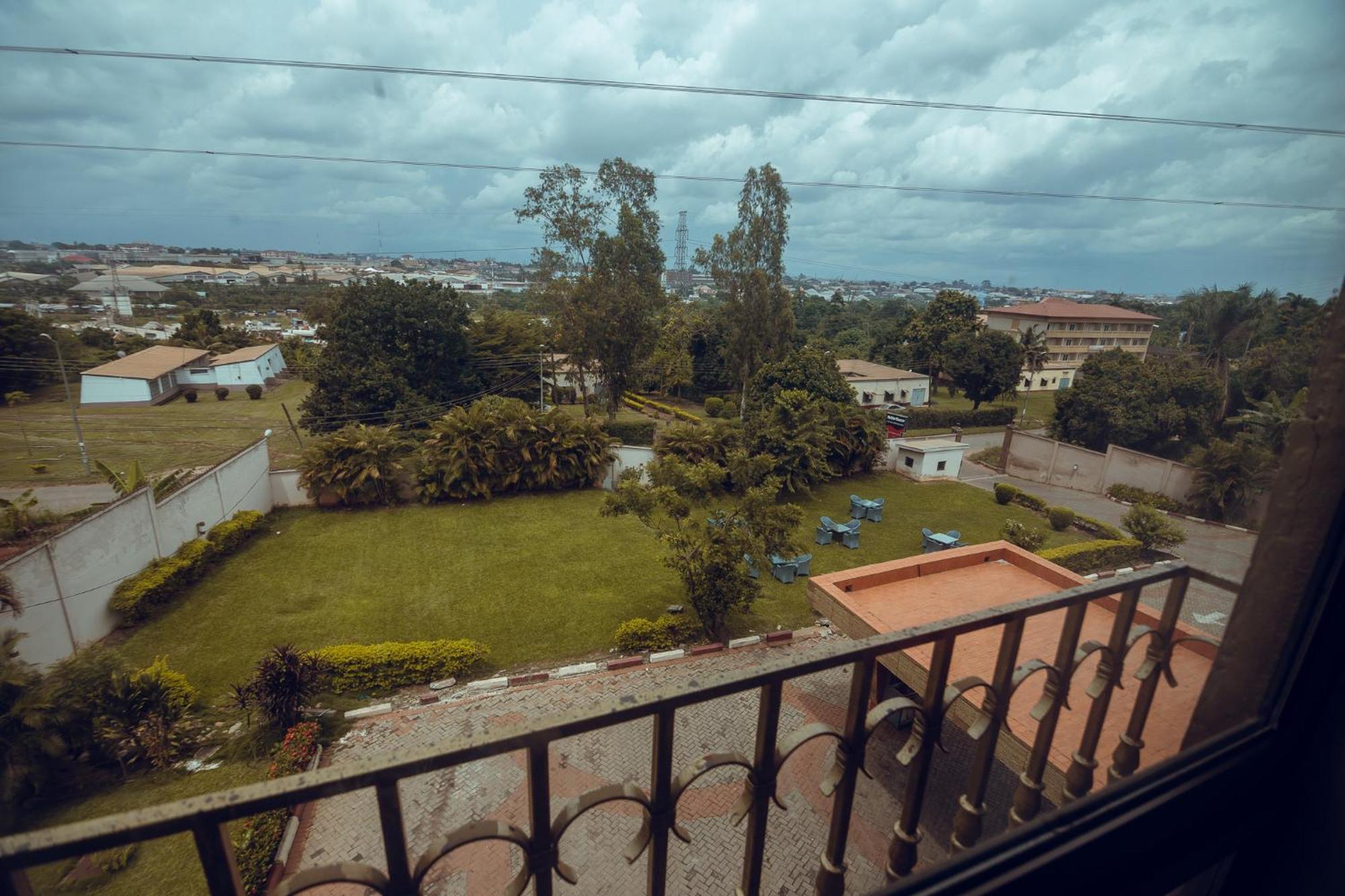Noble House Hotel Kumasi Esterno foto