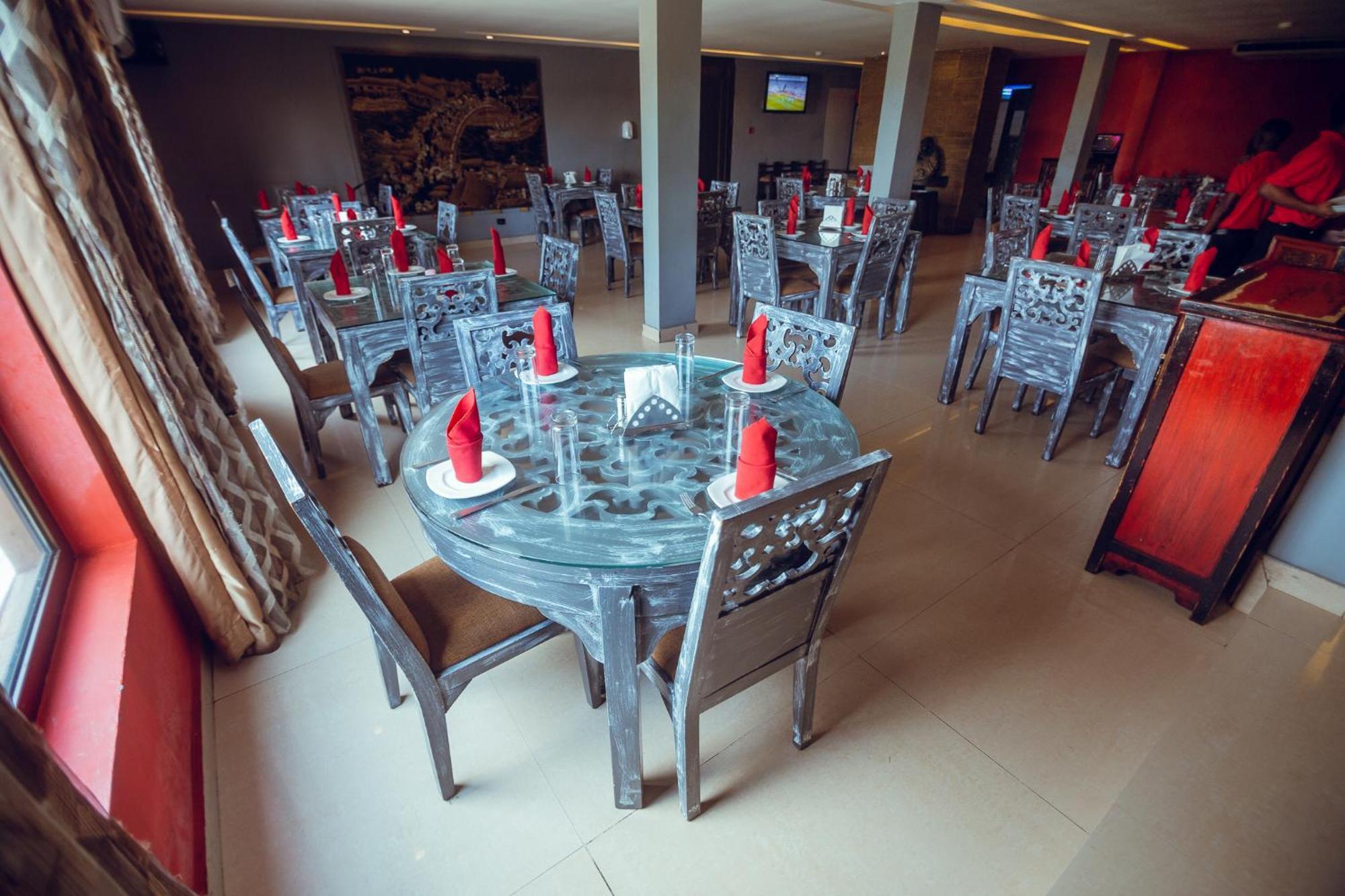 Noble House Hotel Kumasi Esterno foto
