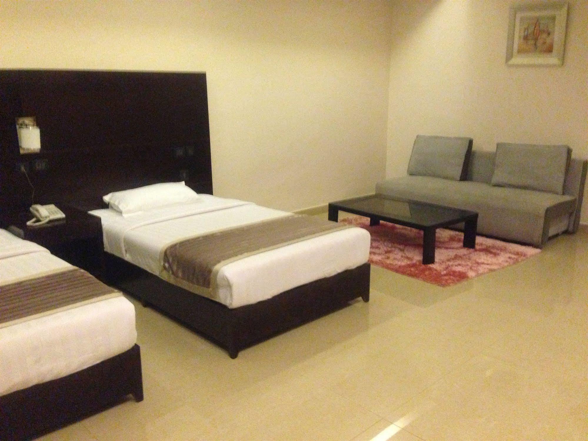 Noble House Hotel Kumasi Esterno foto