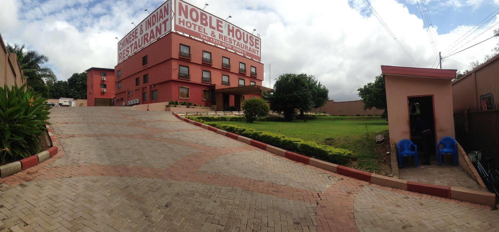 Noble House Hotel Kumasi Esterno foto
