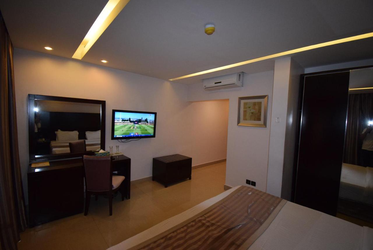 Noble House Hotel Kumasi Esterno foto