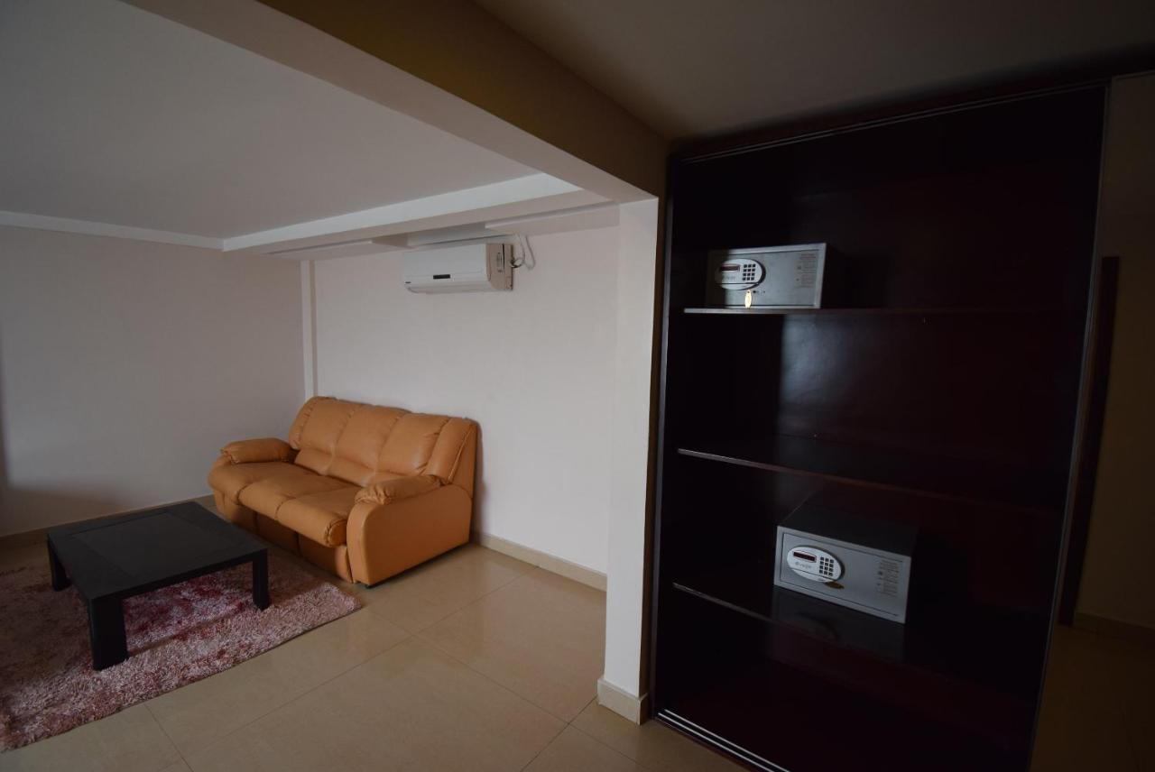 Noble House Hotel Kumasi Esterno foto