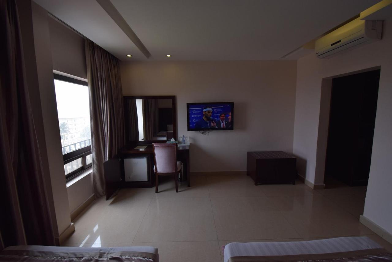 Noble House Hotel Kumasi Esterno foto