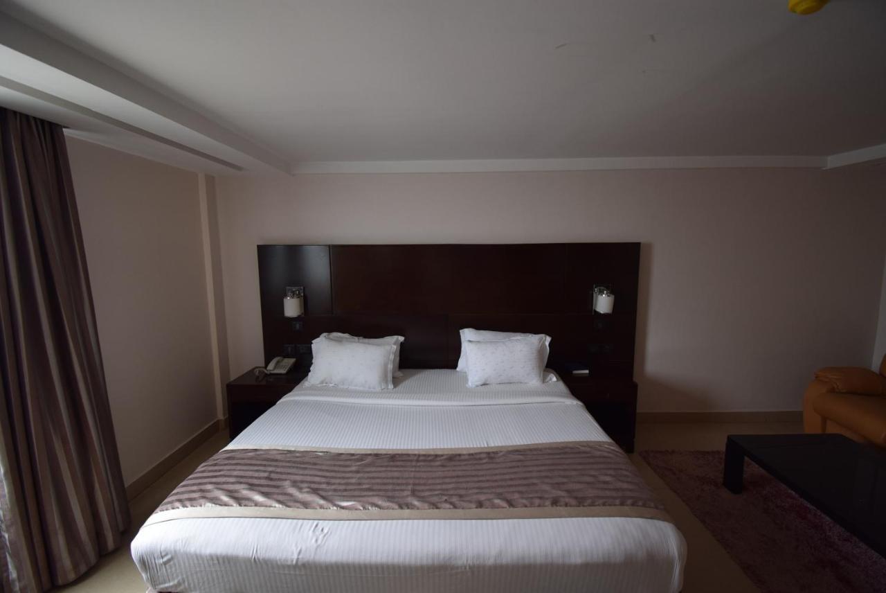 Noble House Hotel Kumasi Esterno foto